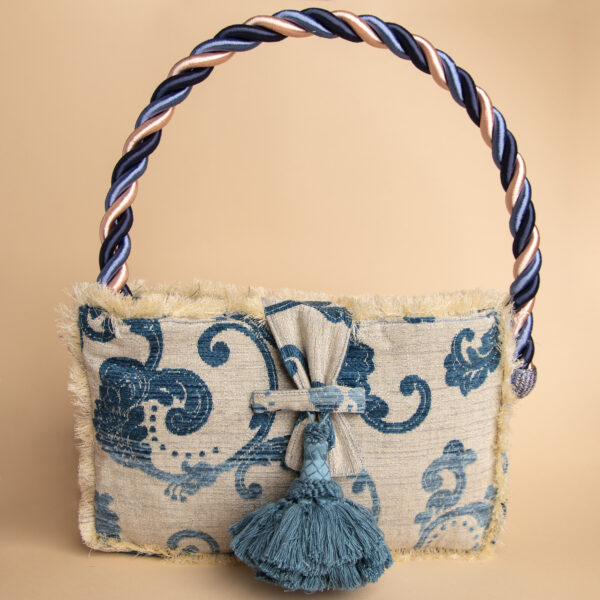 Borsa Federica reverse da donna in cotone e poliestere color crema con decorazioni floreali azzurre