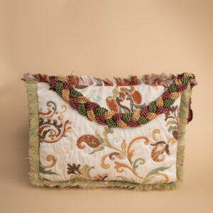 Borsa Sofia reverse da donna in cotone e poliestere color bordeaux con decorazioni floreali marrone, arancio e verde