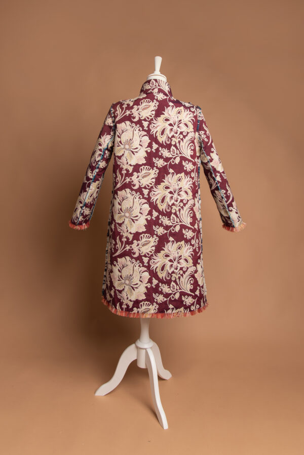 Retro del trench Carmen da donna in cotone e poliestere reverse color rosso bordeaux con disegno floreale color crema